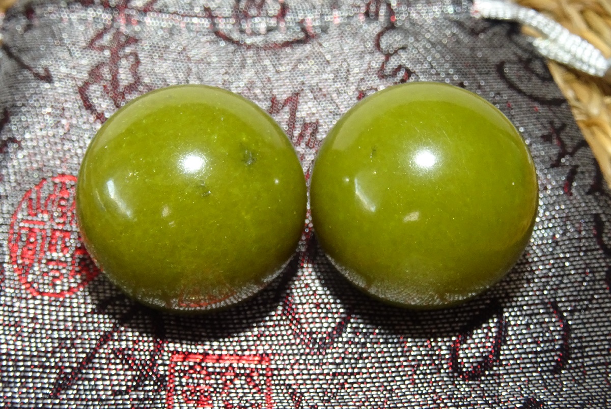 Boules de jade vert, pierres de santé Ø 30 mm