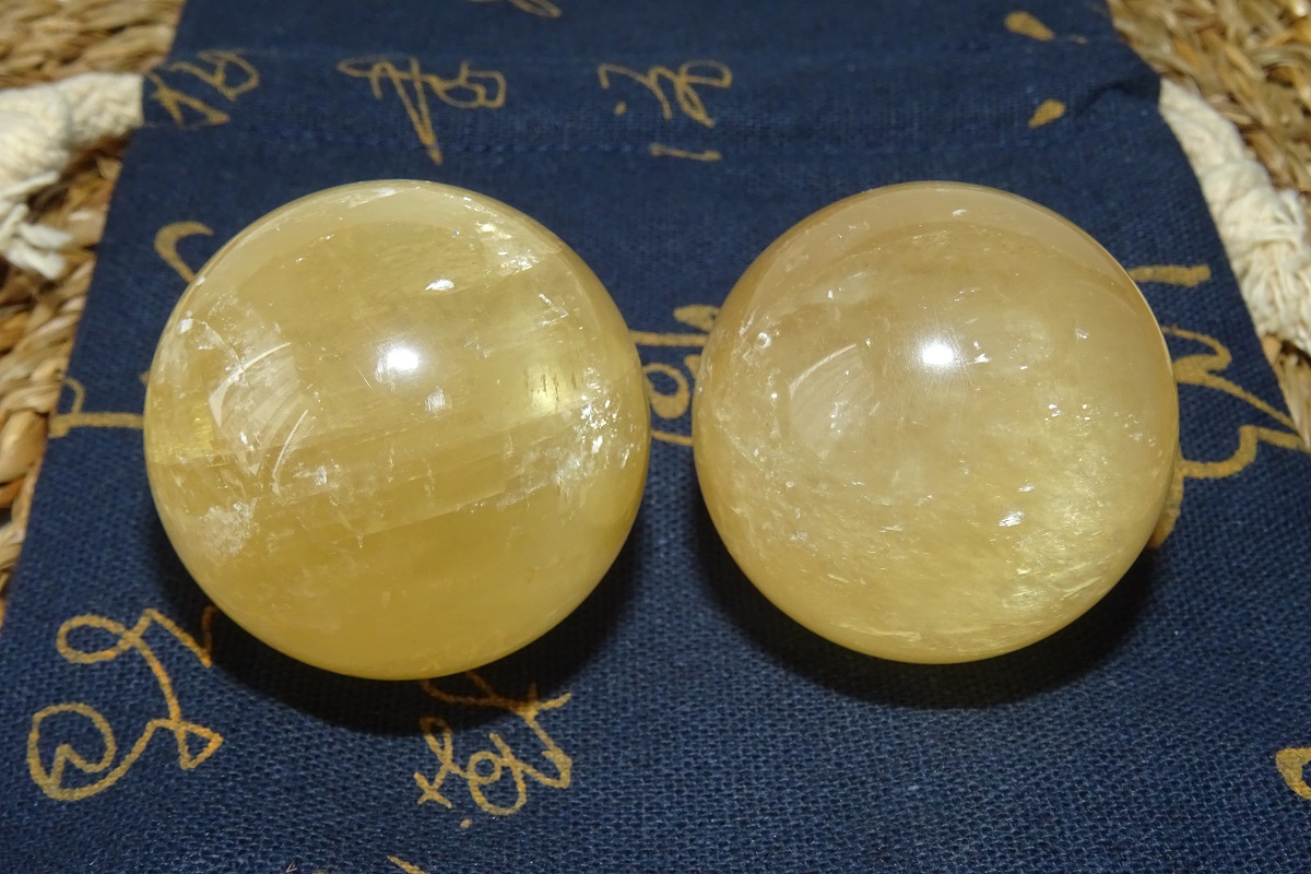 Calcite jaune de bien-être - Boules Ø 42 mm