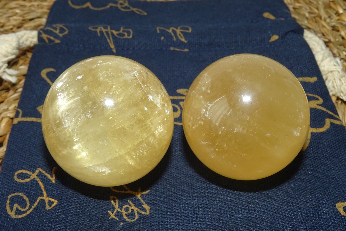 Calcite jaune de bien-être - Boules Ø 42 mm