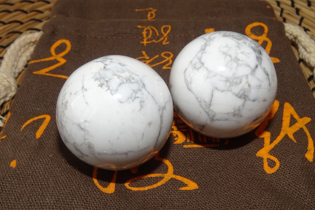 Pierres Turquoise Blanche Howlite – Boules de Santé Ø 40 mm